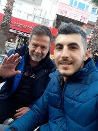 Levent Kara kardeşimiz tedavi gördüğü Ankara GATA dan geldiği günden bu  güne baba evinde geçmiş olsun diye gelen sevenlerini ağırladı ve ağırlamaya  devam ediyor Sezgin abimizden gelen bu fotoğraf da gördüğümüz üzerine