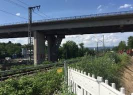 Der verkehr auf der salzbachtalbrücke im zuge der a 66 bei wiesbaden ist seit dem frühen freitagabend gesperrt. Oueahyt 4pzeom