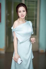 Nhiều ca sĩ — ngày xuân long phụng sum vầy 04:56. Äƒn Miáº¿ng Tráº£ Miáº¿ng Vy Oanh Ä'ap Tráº£ Xeo Sáº¯c Sau Khi Bá»‹ Ba PhÆ°Æ¡ng Háº±ng Chá»‰ Trich Tháº­m Tá»‡