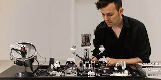 C'est un robot complet pouvant très bien être utilisé pour l'enseignement de la robotique au cycle 4 comme au cycle 3. Robots Haven T Been Playing Techno Music Until Now