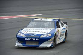 Following training, instruction and a driver's meeting with your crew chief, you'll drive a nascar race car by yourself for timed racing sessions. Experiences Nascar Racing Experience