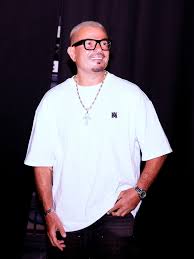 Image result for tbn:ThJbLJ9iWaHS_M::www.amrdiab.net/wallpapers/AmrDiab_Net_Kammel%2520(6).jpg