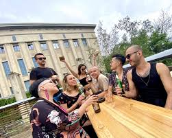 Though he's known to most as gatekeeper to the world's most notorious club, sven marquadt is also an analogue. Schone Biergarten In Berlin Von Bierhof Uber Prater Bis Zenner
