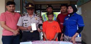 Selain itu, remaja yang mempunyai akhlak yang mulia ini gemar membantu orang yang memerlukan atau yang berada dalam kesusahan seperti membantu orang tua melintas jalan. Untuk Mabuk Seorang Remaja Mencuri Uang Dan Hp Bhinneka Nusantara