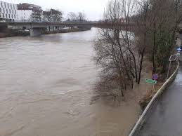 Hochwasser (ab 520cm) mittelwasser (bis 520cm) niederwasser (bis 450cm). Ennskai In Steyr Wegen Hochwasser Gesperrt Rtv