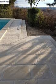 Creation D Une Plage De Piscine Creation Dune Piscine Plage Terrassepiscine In 2020 Garten Fliesen Natursteine Garten Terrassengarten
