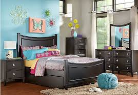 Go traditional with the graceful curves of a sleigh bedroom set that includes a dresser and nightstand. Pin On Bedroom Ideas