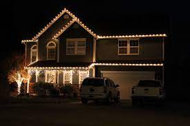 Roofline Lighting Decorating With Christmas Lights Christmas Light Displays Christmas Lights