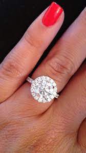 Wow I Never Thought I Would Be One Of Those Girls Who Wanted A Big Ring But I Want A 1 C Round Halo Engagement Rings Wedding Rings Engagement Engagement