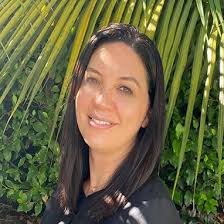 Amanda Cribb's Instagram, Twitter & Facebook