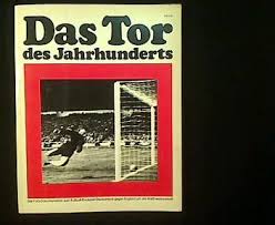 Für die engländer, die wegen eines nicht gegebenen tores von frank lampard zurecht mit schiedsrichter jorge. Das Tor Des Jahrhunderts Die Foto Dokumentation Zum Fussball Endspiel Deutschland Gegen England Um Die Weltmeisterschaft Von Simon Sven 1967 Antiquariat Matthias Drummer