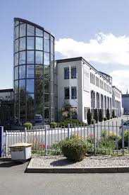 Gealan Ist In 35 Landern Tatig Das Gehirn Sitzt Im Landkreis Hof Entwicklung It Finanzen Human Resources Vertrieb Firmenzent Hof Architektur Stadt Land