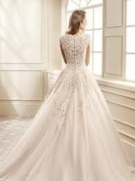 Maybe you would like to learn more about one of these? Champagne Brautkleider Herrliches Aussehen Langes Modell Prachtiges Brautkleid Bescheidene Kleider Braut