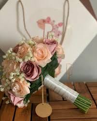 مسكة عروسة ورد جوري floral floral wreath decor