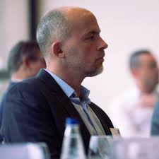 Après 3 ans de travail, j'ai eu l'immense bonheur de piloter pour la  première fois l'A319. Merci easyJet de m'avoir permis de réaliser mon rêve.  🧡 Je remercie toutes les personnes qui