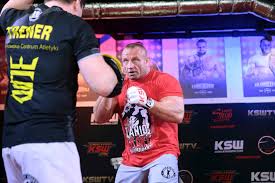 Będzie jak w młynie mariusz pudzianowski, który na gali ksw 47 w łodzi zmierzy się z szymonem kołeckim, na wagę wniósł 116,6 kg, jego rywal 102,4 kg. Mariusz Pudzianowski Pod Wrazeniem Umiejetnosci Szymona Koleckiego Przed Ich Starciem Na Ksw 47 Wideo Mma Pl