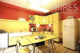 Les couleurs et motifs des années 70. Cuisine Annees 70 Rouge Et Jaune C1621 Mires Paris