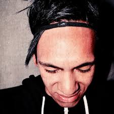 Listen to Qanoq Taava Paasissavara Ft. Tuppi Thorleifsen by Pele Olsen in  pele playlist online for free