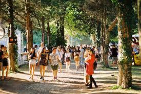 Tanti artisti del panorama musicale italiano ed internazionale si alterneranno sul palco per una serata unica che decreterà la canzone dell'estate 2018: Summer Well Festival 2018 Review Photos Uncertain Magazine