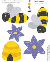 Familienmomente On Instagram Mit Insekten Zum Prickeln Starten Wir Ins Neue Jahr Es Geht Los Mit Den Fleissigen Bienen Insekten Bienen Basteln Basteln