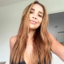 El que mucho te critica, algo de ti le pica” 🤪😜✌🏼 ... frase de martes  para esos #perfilesfalsos #mujerescriticandomujeres 🚫