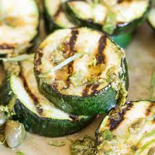 Gegrillte Zucchini Mit Basilikum Und Leichtem Limetten Dressing Rezept Gefullte Zucchini Rezepte Zucchini Rezepte Zucchini Grillen