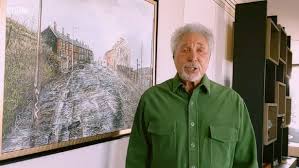 Sir thomas john woodward obe (born 7 june 1940), known professionally as tom jones, is a welsh singer. Tom Jones Eroffnet Nach Der Kindheit Lockdown Holle Wie Er War Isoliert Die In Der Heimat Fur Zwei Jahre Aktuelle Boulevard Nachrichten Und Fotogalerien Zu Stars Sternchen