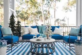 Decorate with blues, greens, creams, silver, with pops of red and natural elements such as twigs, seashells, starfish and pine cones to bring the seaside into your home. 35 Coastal Christmas Decorations Coastal Christmas Decor Ideas Hgtv