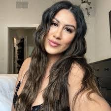 Jennifer Laboy's Instagram, Twitter & Facebook