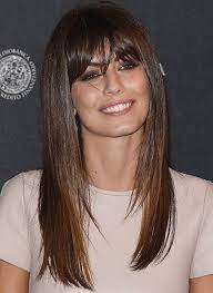 Sensational Long Layered Hairstyles With Blunt Bangs For Women To Rock In 2019 Trendy Hairstyles Long Layered Hair Long Hair With Bangs Long Hair Trends