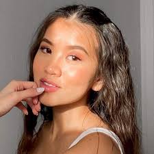 Kelly Doan's Instagram, Twitter & Facebook