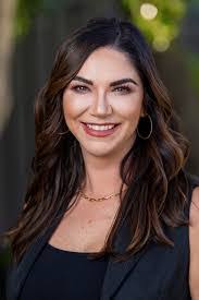 Elsa Gomez's Instagram, Twitter & Facebook