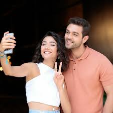 Vizionati serialul turcesc peste tot esti tu episodul 1 online hd gratuit integral si fara intrerupere filme turcesti. 33 Peste Tot Esti Tu Ideas Turkish Actors Turkish Film Actors