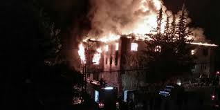 Είναι θέμα χρόνου οι επίγειες και εναέριες δυνάμεις, όπως επίσης μηχανήματα και υδροφόρα που έχουν διατεθεί από την περιφέρεια και τους δήμους να ελέγξουν την κατάσταση» αναφέρει. Toyrkia Synelhf8hsan 4 Andres Gia Th Fwtia Me 11 Nekroys Ma8htes Sta Adana Kosmos Iefimerida Gr