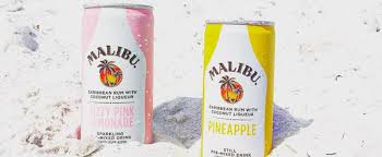 Il malibu è il rum aromatizzato al cocco più venduto al mondo, delizioso ingrediente di numerosi e golosi cocktail. Malibu Rum Canned Drinks Popsugar Food
