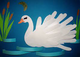 Pentru ca se apropie ziua lui mihai eminescu. DouÄ Variante De Colaj Pentru Somnoroase PÄsÄrele De M Eminescu Preschool Art Activities Christmas School Crafts Kids Art Projects