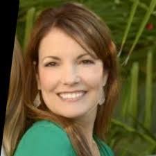 Holly Dowling's Instagram, Twitter & Facebook