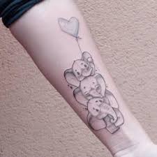 Por eso los tatuajes en hordas tienden a ser un símbolo del cariño y el cuidado a los miembros de la familia. Family Tattoo Animals Family Tattoo