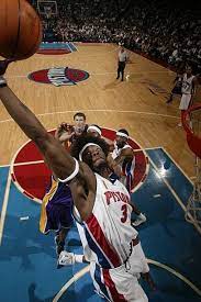 2 217 Lakers Vs Pistons 2004 Photos And Premium High Res Pictures Getty Images In 2021 Lakers Pistons High Res