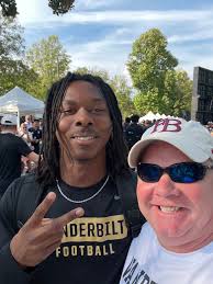 Durham Harris (@Velocisnapper)