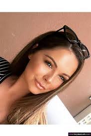 Carmen Sinclair's Instagram, Twitter & Facebook