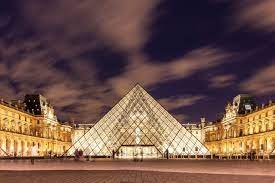 Neben den sehenswürdigkeiten in paris hat frankreich aber noch weitere schöne plätze die es zu erkunden gibt. Louvre In Paris Frankreich Franks Travelbox