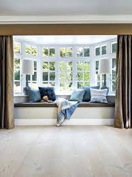 Ein erker ist eine geschlossene mauerausbuchtung, die sich in der fassade eines hauses befindet. Wohnzimmer Mit Erkerfenster Dekoration Ideen Window Seat Design Bay Window Living Room Bedroom Window Seat