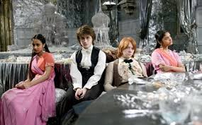 Neste jogo harry é selecionado para o torneio tribruxo, lá cada participante deverá enfrentar um dragão e resgatar seus amigos. Casa De Harry Potter A Venda Por Quanto Turismo Lazer Jornal De Negocios