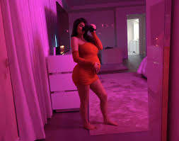 The latest tweets from @kyliejenner Kylie Jenner Anuncia Nascimento Da Primeira Filha E Quebra A Internetnoticias Do Mundo