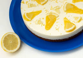 Die frucht steckt im keks, daher auch die farbe 🌺.bestens auch für kinder geeignet 🧸!vegan! Zitronen Schmand Kuchen Mit Lemon Curd Kuchenmomente