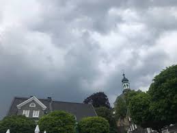 In solingen ist ein 82 jahre alter mann in folge des. Unwetter Beeintrachtigt Friedliche Gedenkveranstaltungen In Solingen Wuppertal Total Aktuelle Nachrichten Und Lokale News