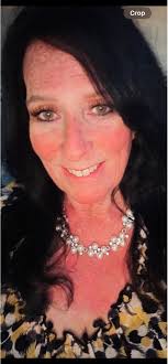 Chilis server shows kindness to elderly woman