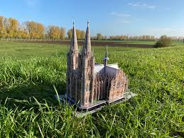 Kölner dom mit hohenzollernbrücke bei nacht. Wie Ich Ein 3d Puzzle Vom Kolner Dom Aufgebaut Habe Mit Gewinnspiel
