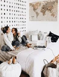 The Mid Century Modern Decor On A Budget That S Perfect For Your Dorm Room Bohemian Living Room Decor Mid Century Modern Decor Mid Century Modern Bedroom